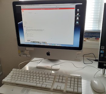 picture of 2007 20 inch iMac with broken - rendered reddit home page running 10.6 snow leopard.